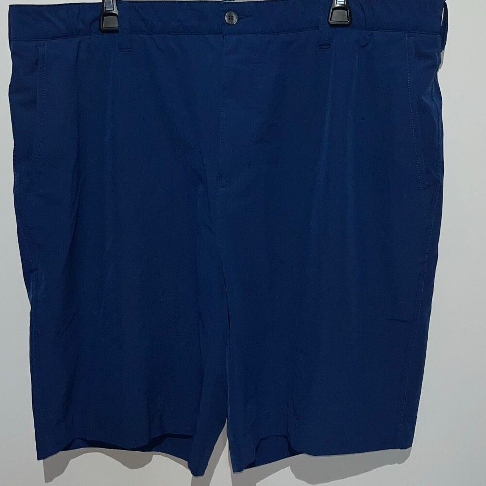 Bermuda Sands Men's Navy Blue Flat Front Golf Performance Chino Shorts Size 42‎
